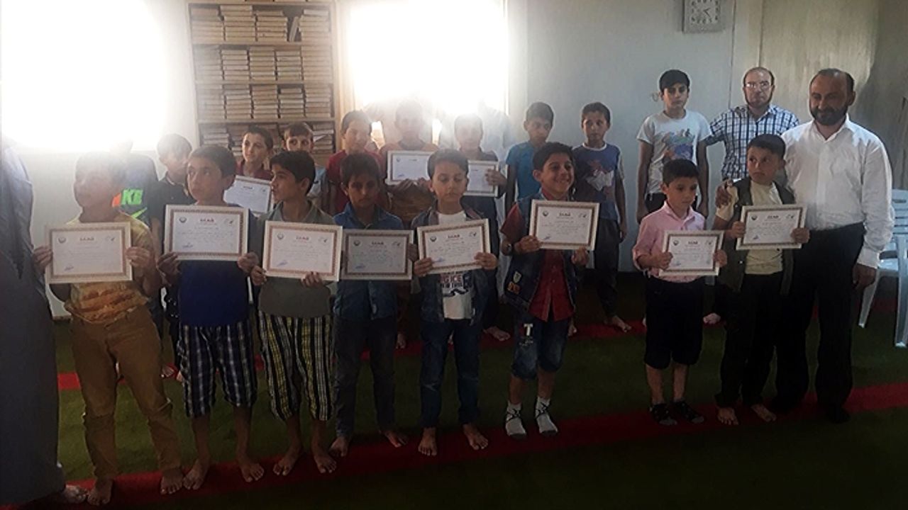 Elbeyli’de Suriyeli Çocukların Yaz Kur’ân Kursu Sertifika Heyecanı