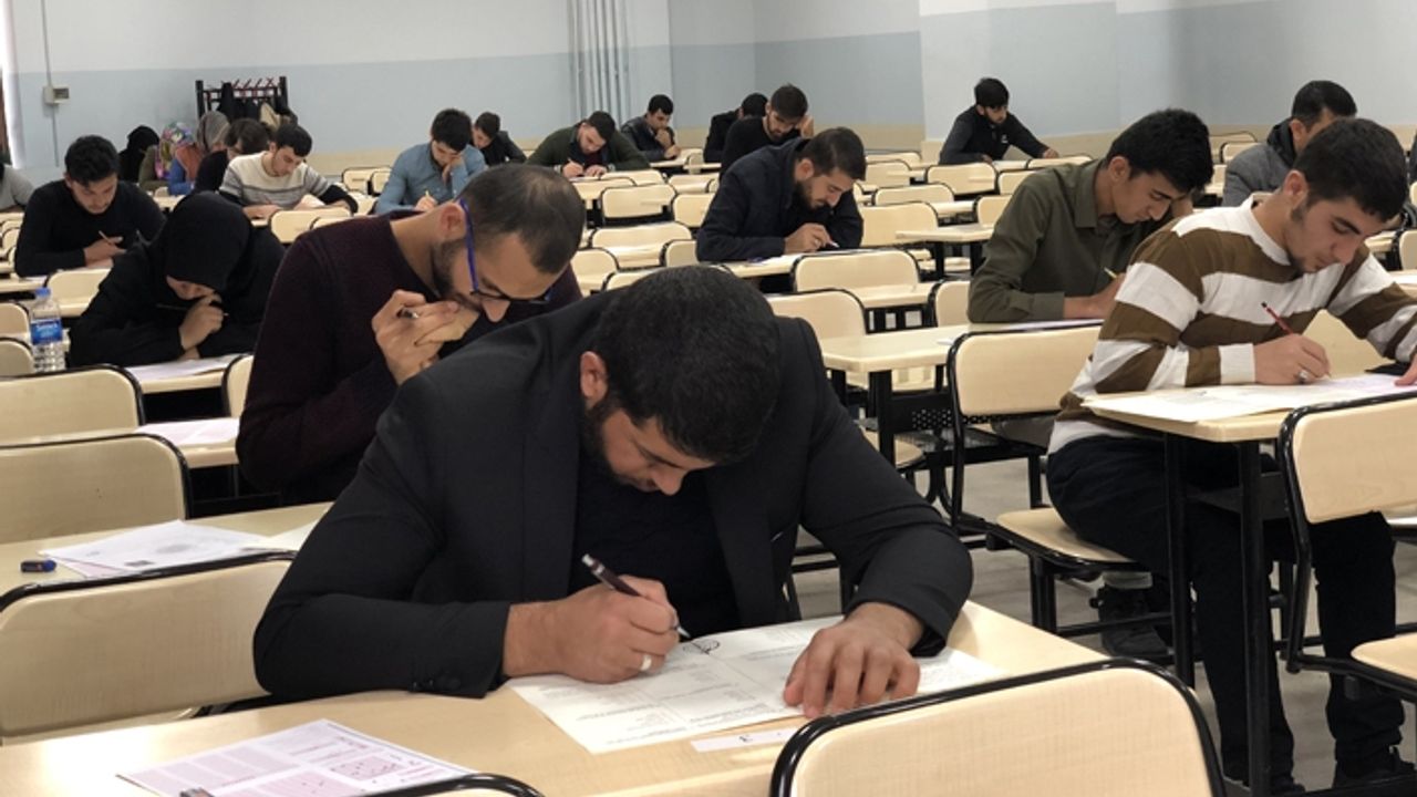 Batman'da 111 genç, umre ödüllü yarışma için ter döktü