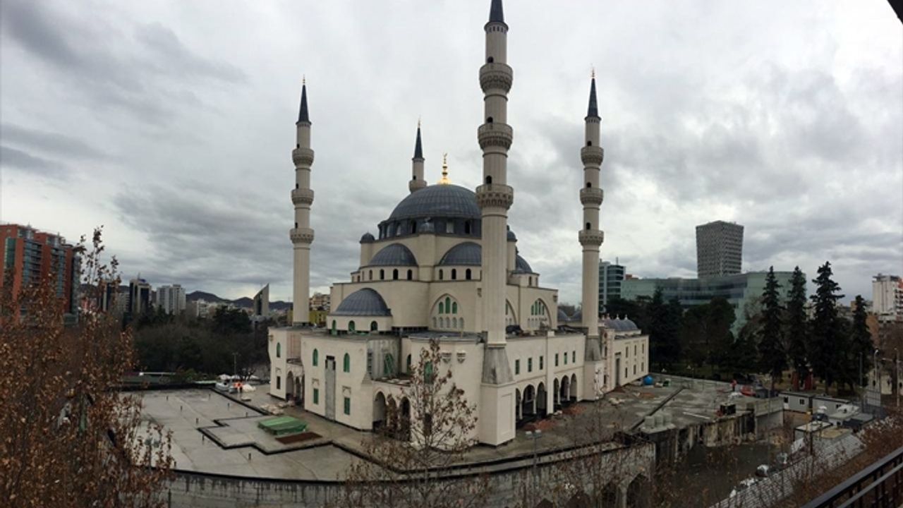 Balkanlar’ın en büyük camisi milletimizin emanetleriyle yükseliyor