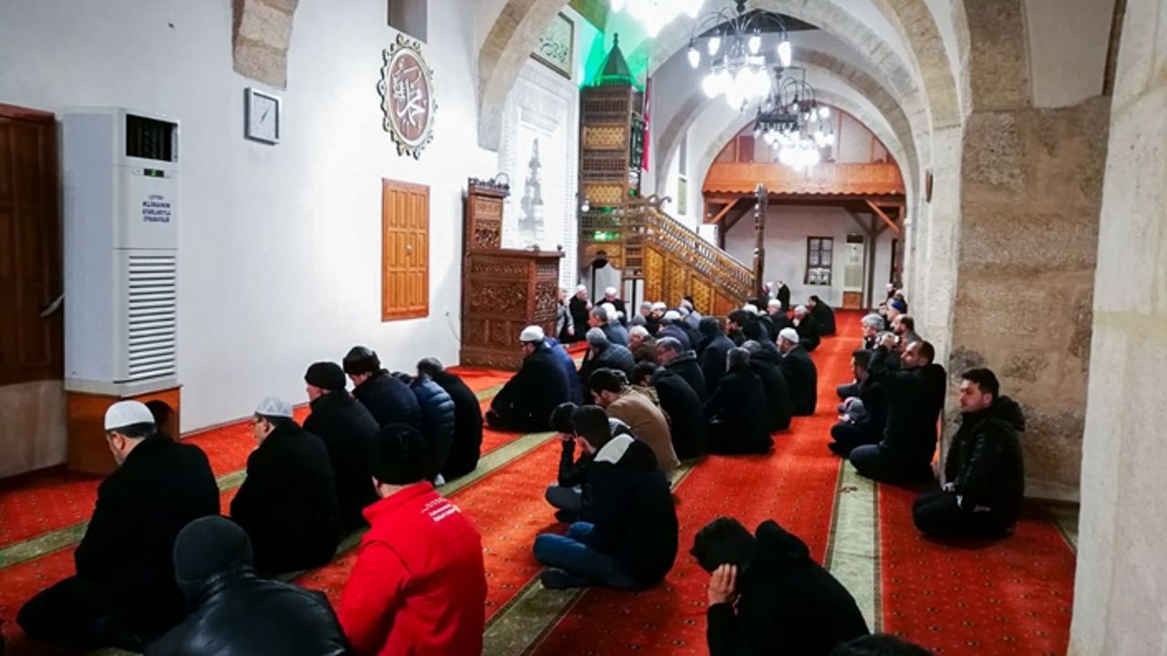 KYK'lı öğrenciler sabah namazında buluştu