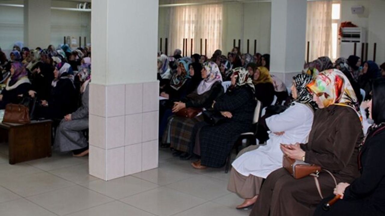 “Kur’an-ı Kerim insanlığın kadına bakışını değiştiren bir kitaptır”