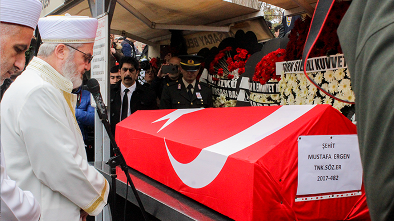 Şehidi 10 bin kişi uğurladı