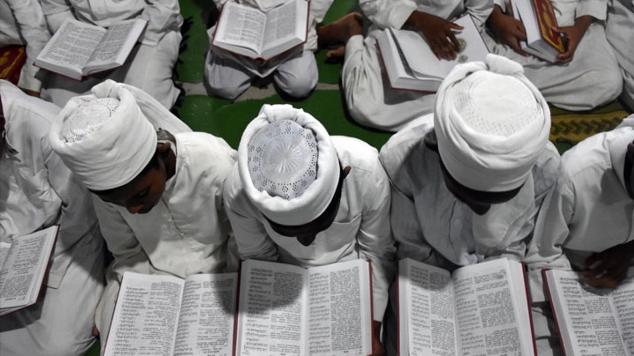 Hindistan halkına 5 bin Malalayamca mealli Kur’an-ı Kerim hediye edildi