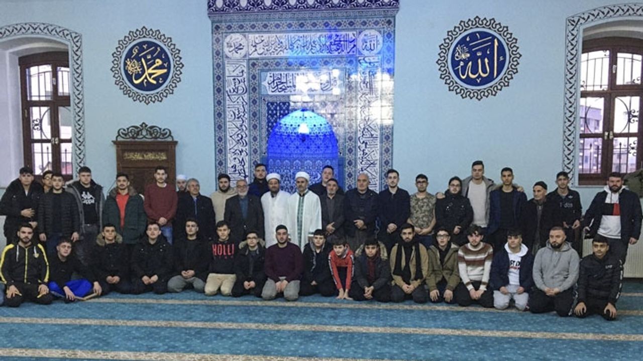 Almanya’dan geldiler, Kars’ta sabah namazında buluştular