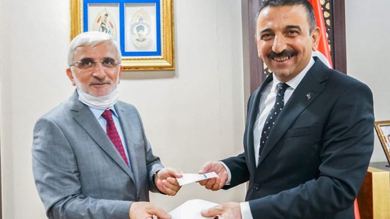 Siirt Valisi Hacıbektaşoğlu kurban vekaletini Türkiye Diyanet Vakfı'na verdi