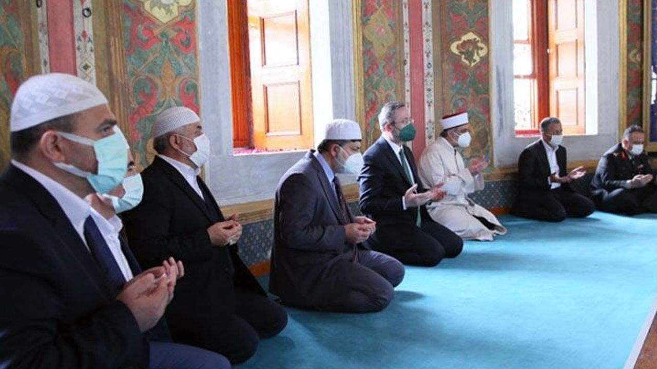 Fatih Sultan Mehmet Han kabri başında dualarla anıldı