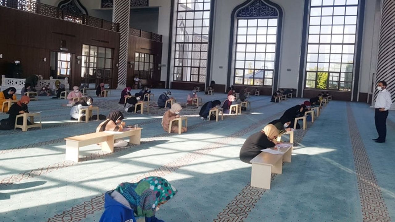 Gençlere yönelik ödüllü bilgi yarışması düzenlendi