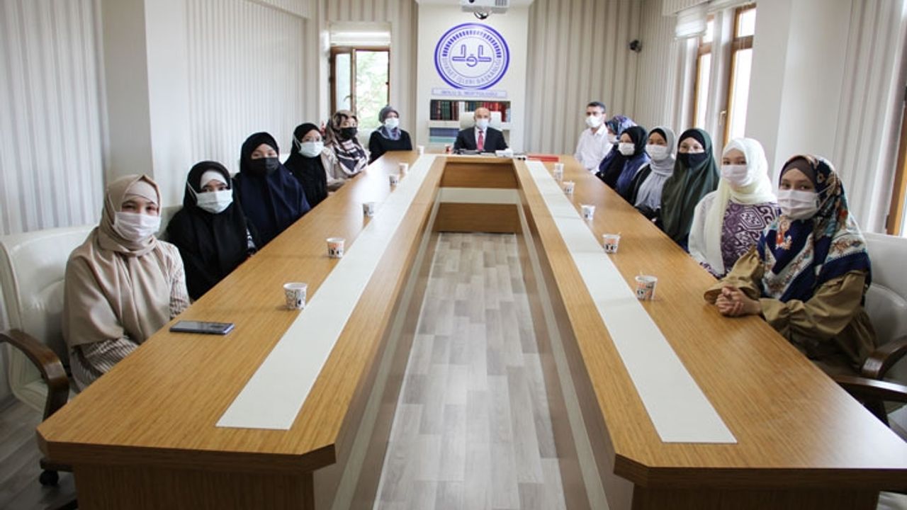 Uluslararası Kur’an kursu öğrencilerinden müftülüğe ziyaret