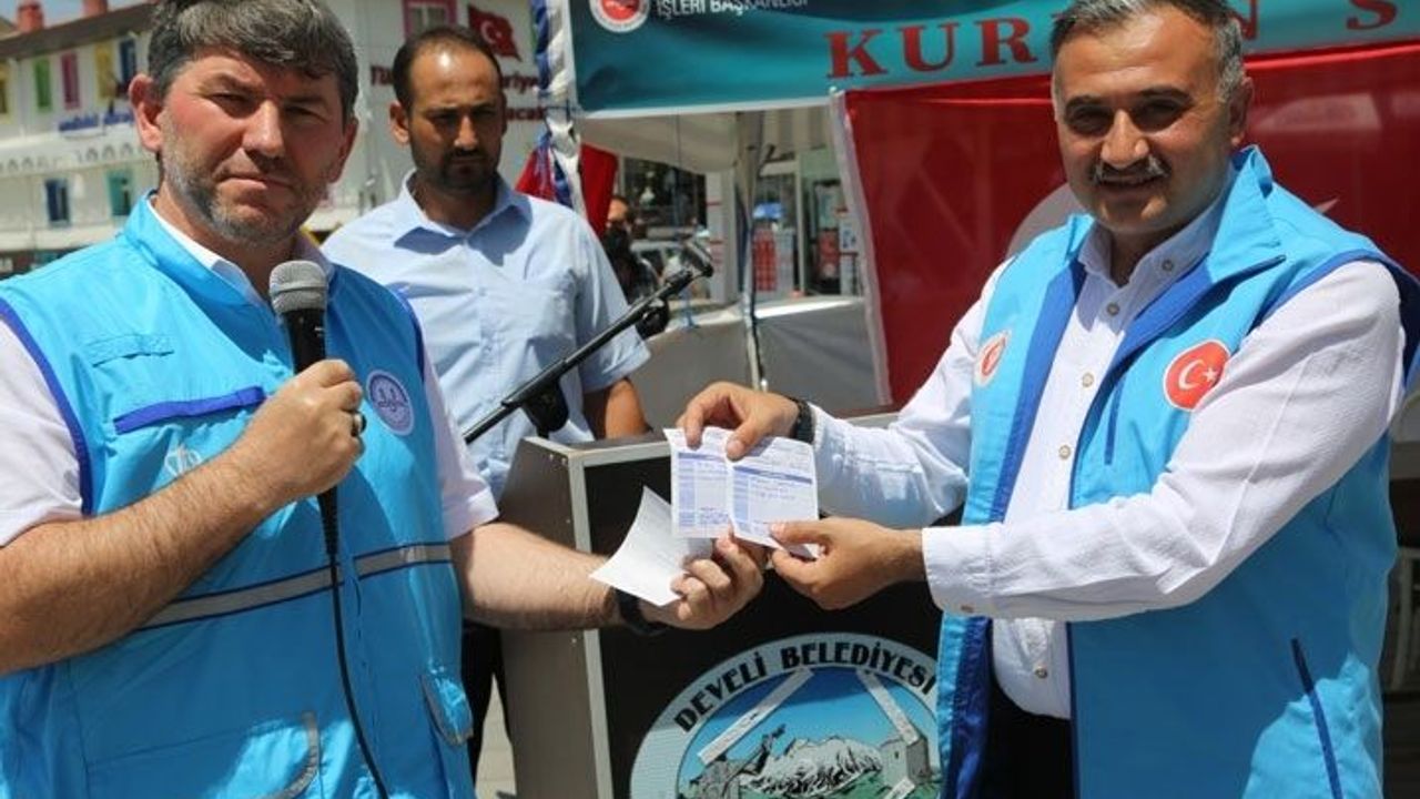 Kaymakam, belediye başkanı ve ilçe müftüsü kurban vekaletini TDV’ye verdi