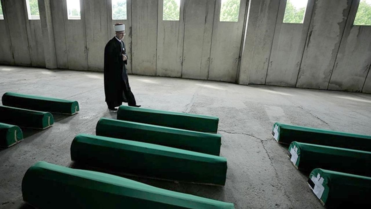 Srebrenitsa'da toprağa verilenlerin sayısı 6 bin 671'e yükselecek