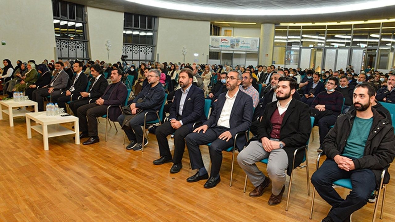 Köln’de gençler Mevlid-i Nebi programı düzenlendi