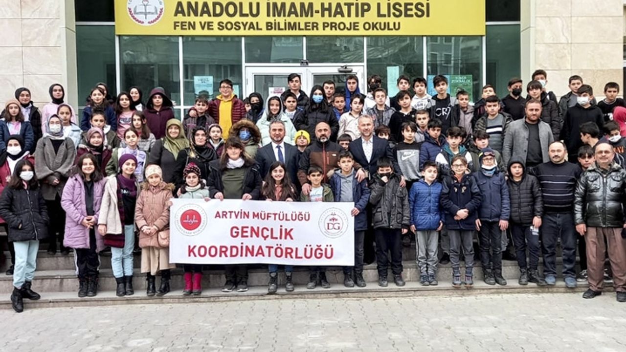 Artvin'de 'Gençliğe Değer Ara Dönem Kampı' sona erdi