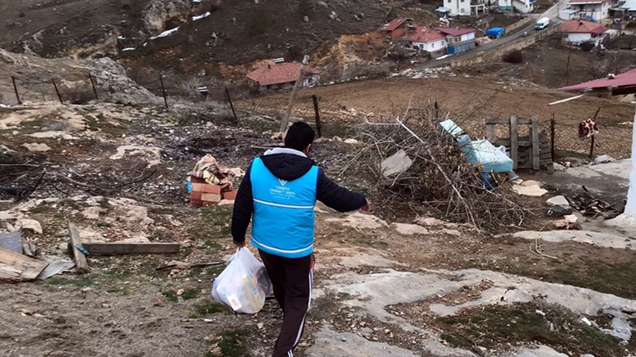 Din görevlileri Ramazan öncesi ihtiyaç sahiplerine yardım ulaştırıyor