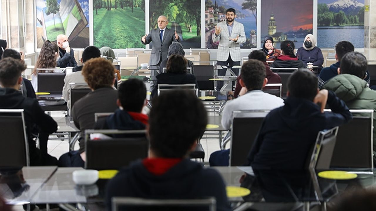 Müftü Akkuş: Dünyada da ahirette de özelsiniz