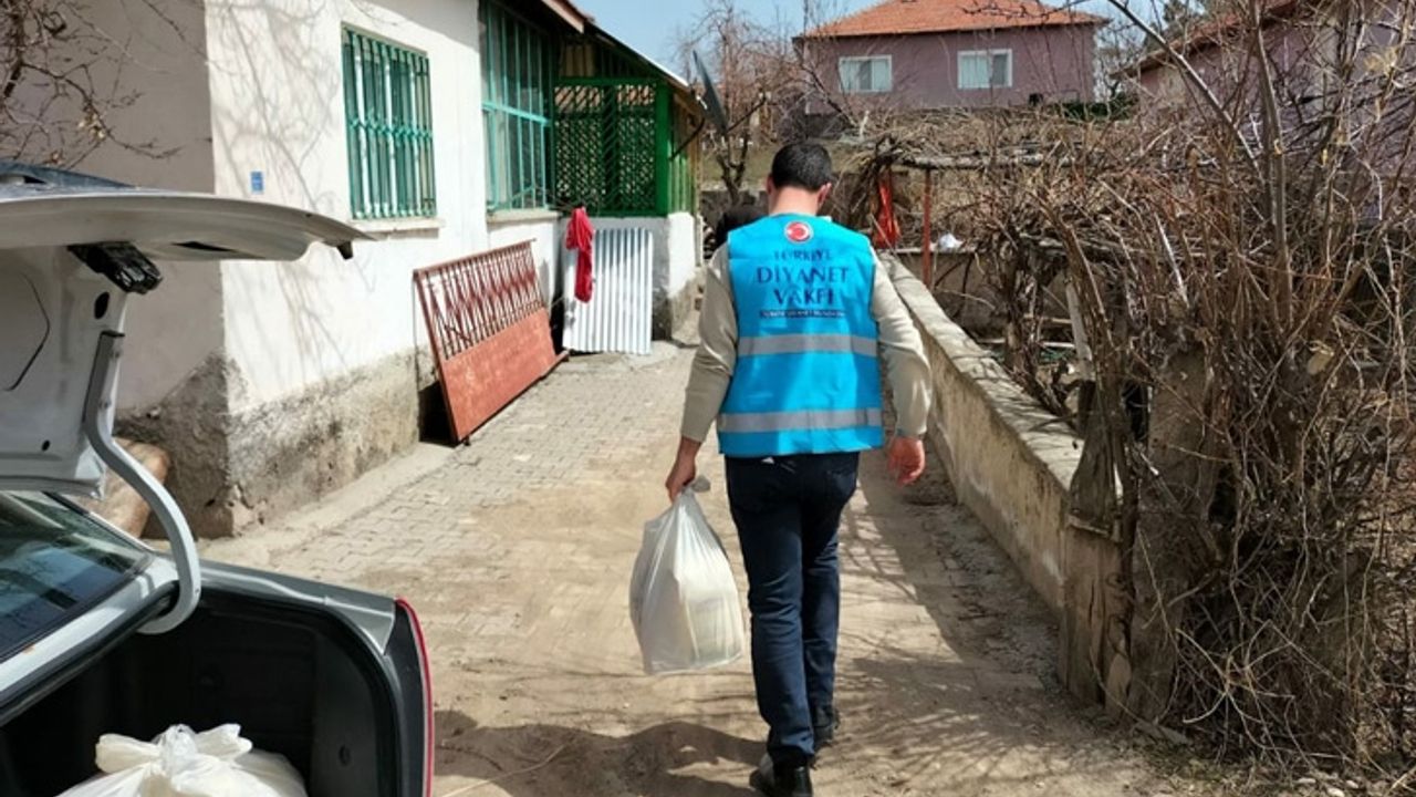 Gemerek’te ihtiyaç sahibi ailelere Ramazan yardımı ulaştırıldı