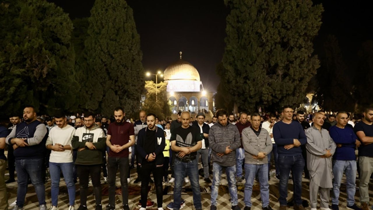 Mescid-i Aksa’da ilk teravih namazı kılındı