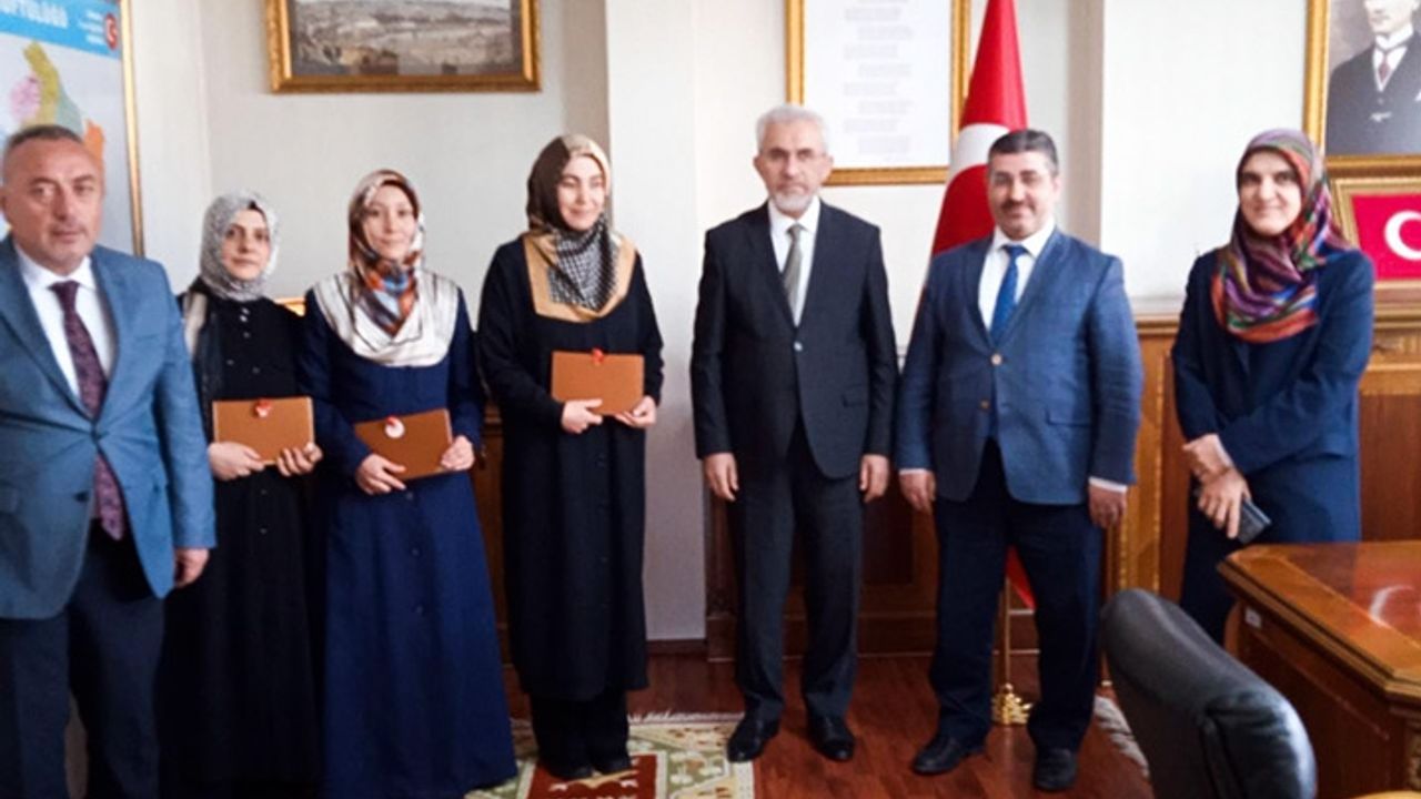 Kadın din görevlileri Kur'an'ı güzel okumak için yarıştı