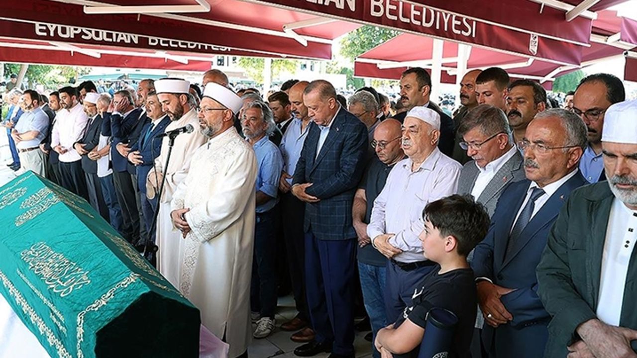 Rasim Özdenören dualarla ebediyete uğurlandı