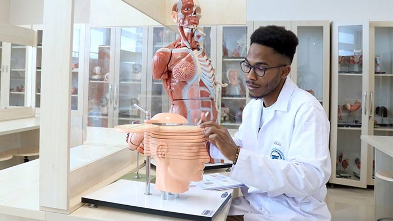 TDV aracılığıyla Türkiye'de aldığı eğitimle Afrika’ya şifa götürmek istiyor