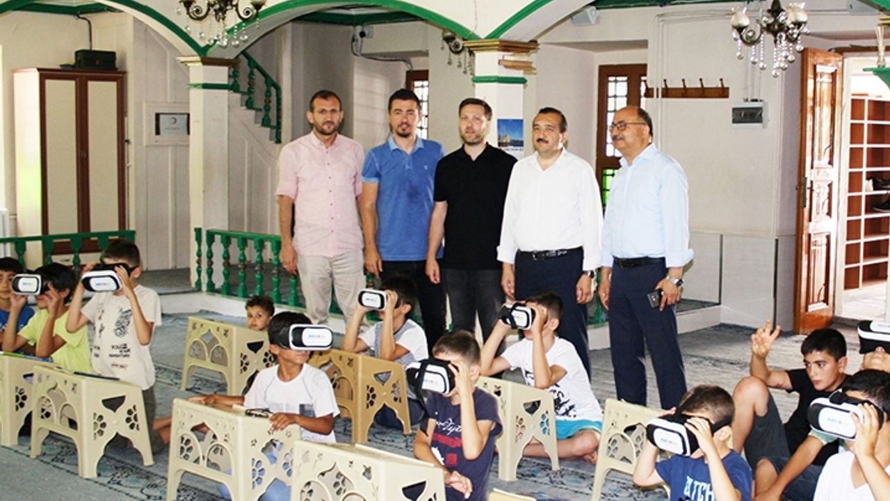 Yaz Kur’an Kursu öğrencileri sanal gözlüklerle kutsal toprakları gezdi