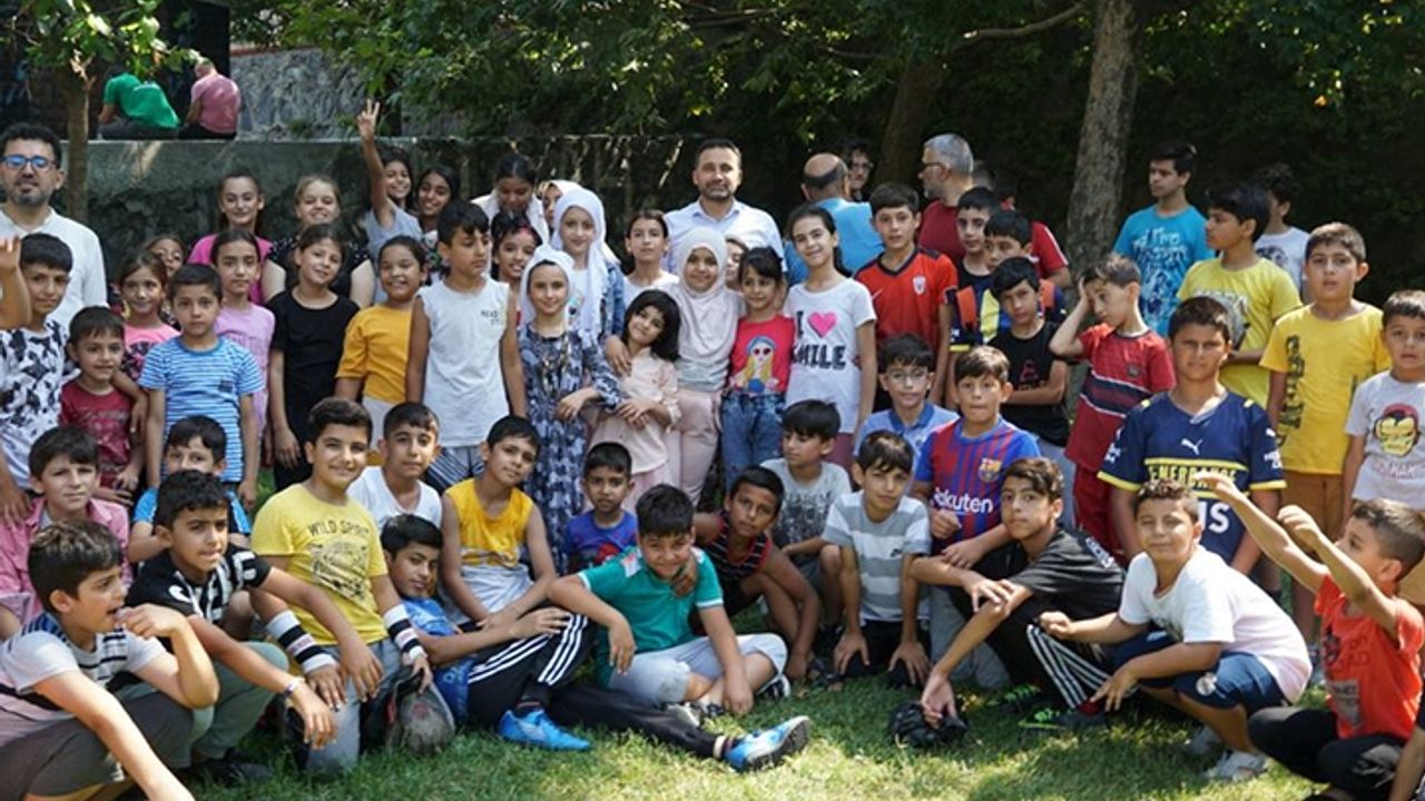 Beyoğlu'nda çocuklar camide bir gün geçirdi