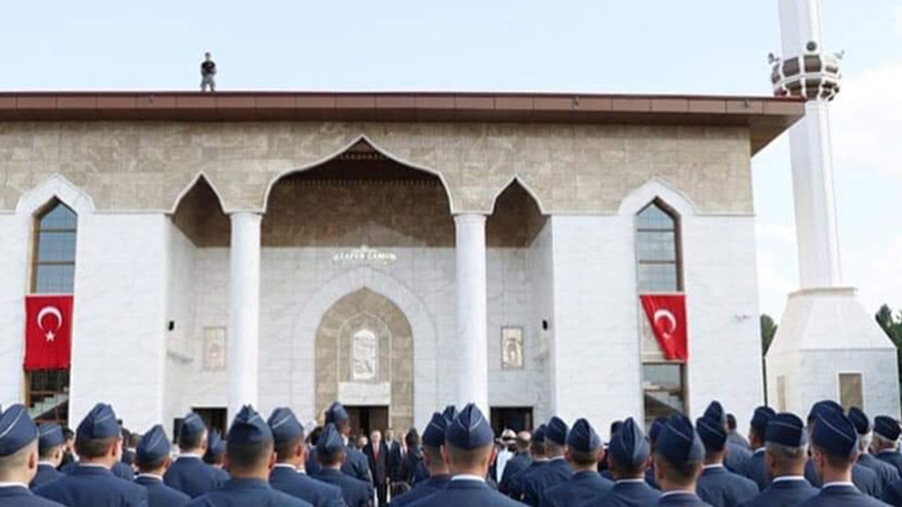Cumhurbaşkanı Erdoğan, Zafer Camii'nin açılışını yaptı