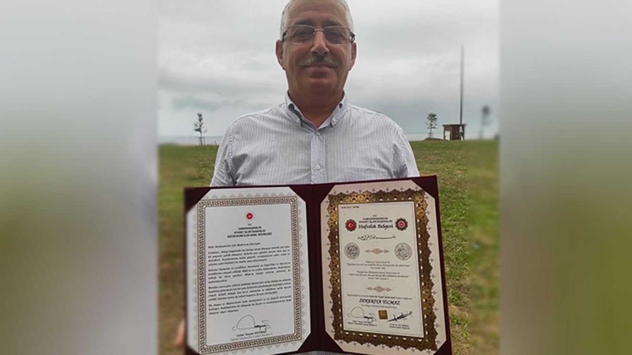 Din görevlisi Yılmaz 56 yaşında hafız oldu