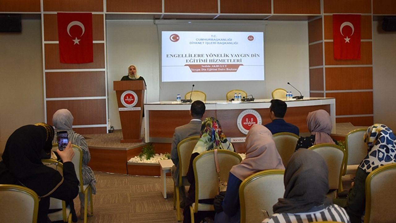 Diyanet'ten engelsiz hizmet için kadın personele seminer