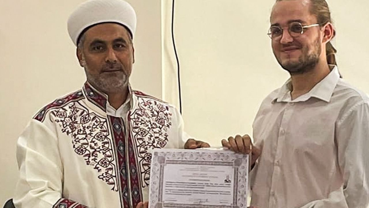 Gurbetçi aileden etkilendi İslam'ı seçti