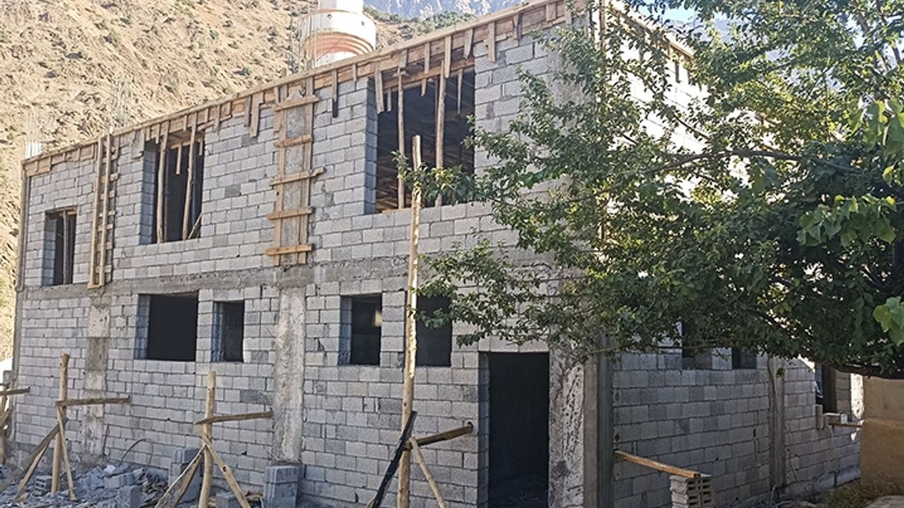 Hakkari Çanaklı Köyü Camii hızla yükseliyor