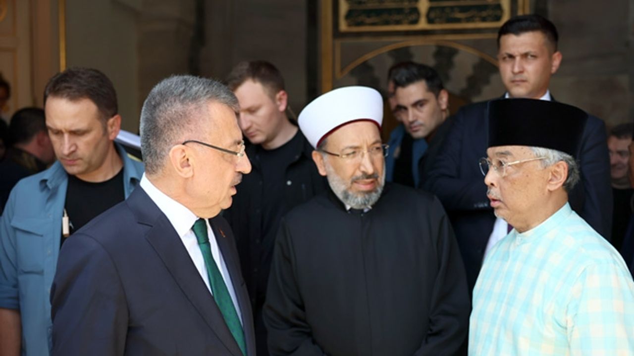 Malezya Kralı'ndan Ayasofya'ya ziyaret