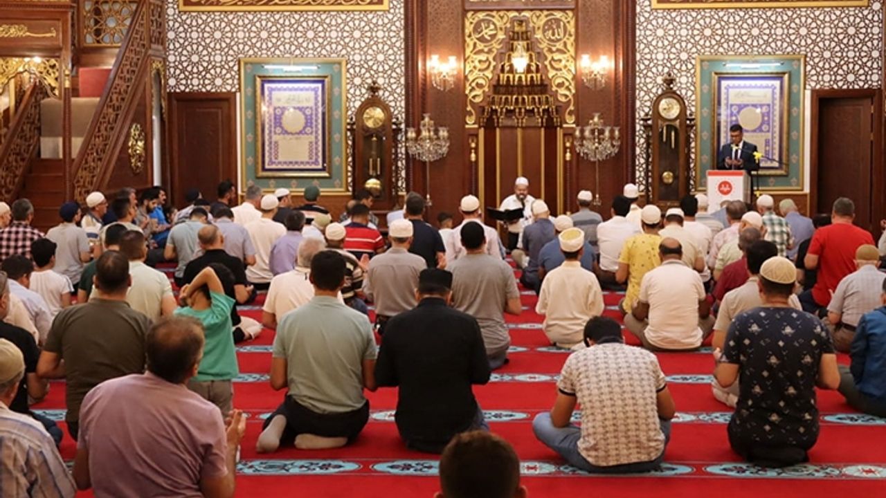 Saruhanbey Camii'nde Kur'an sofrası kuruldu