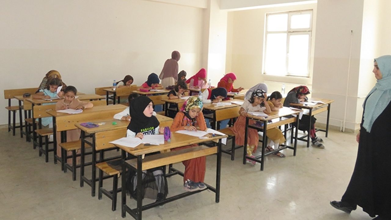 Şemdinli'de Yaz Kur’an Kursu öğrencileri yarıştı