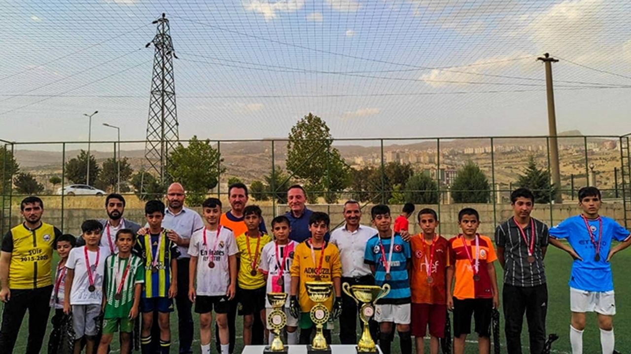 Şırnak'ta Yaz Kur'an Kursu öğrencilerinin kupa sevinci