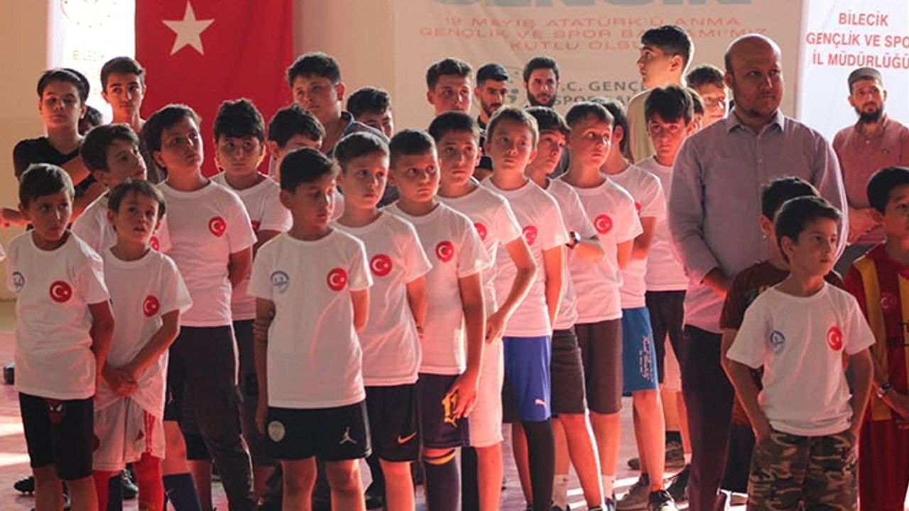 Söğüt'te Yaz Kur'an Kursu öğrencileri kupa sevinci yaşadı