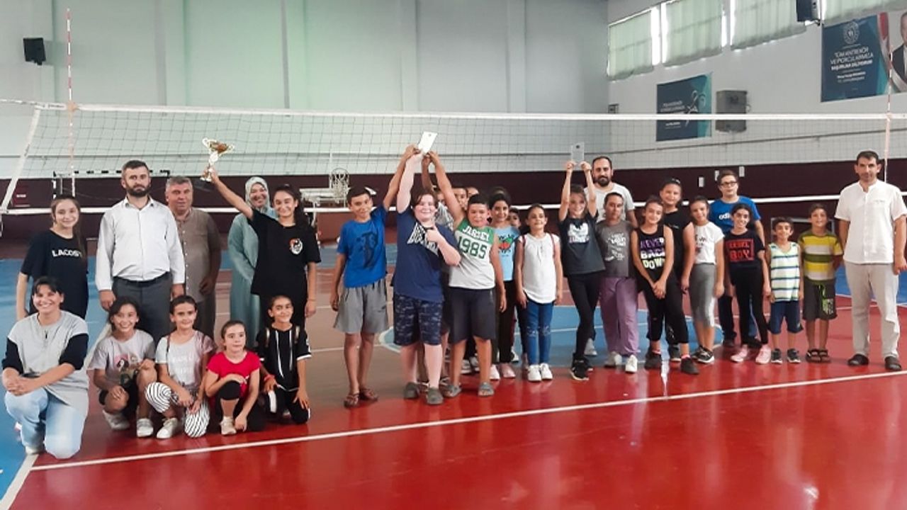 Yaz Kur'an Kursları arası voleybol turnuvası