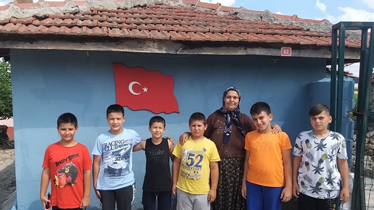Yaz Kur'an Kursu öğrencilerinden şehit annesine ziyaret