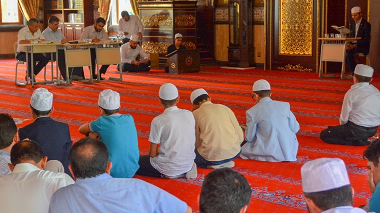 Yozgat'ta Kur'an bülbülleri bölge birinciliği için yarıştı