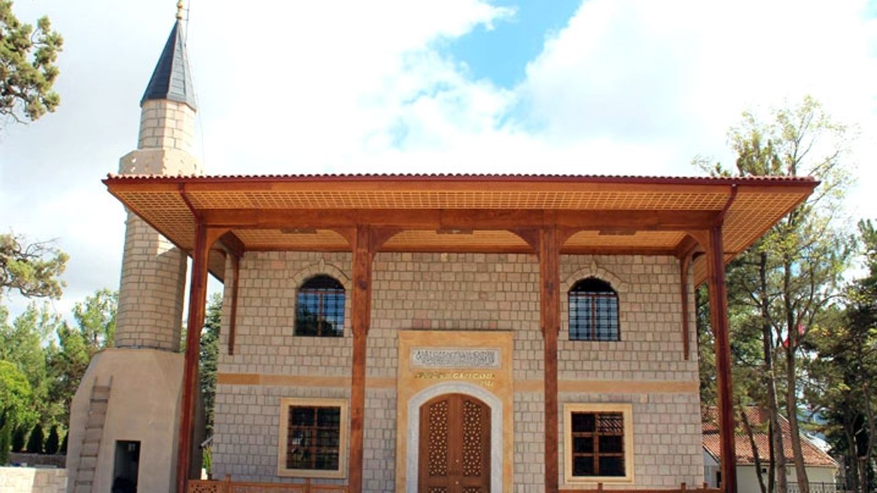 Ertuğrul Gazi Camii’nde ilk Cuma namazı kılındı