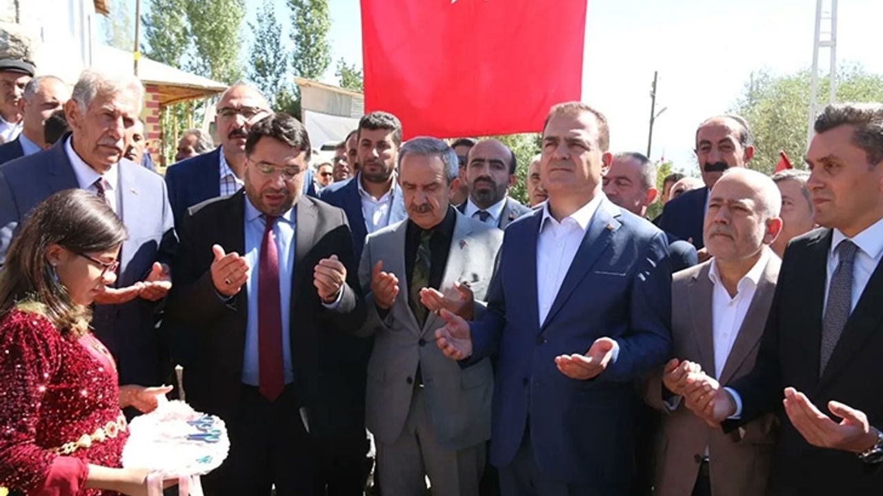 Hakkari'de hayırseverlerin desteğiyle yapılacak caminin temeli atıldı