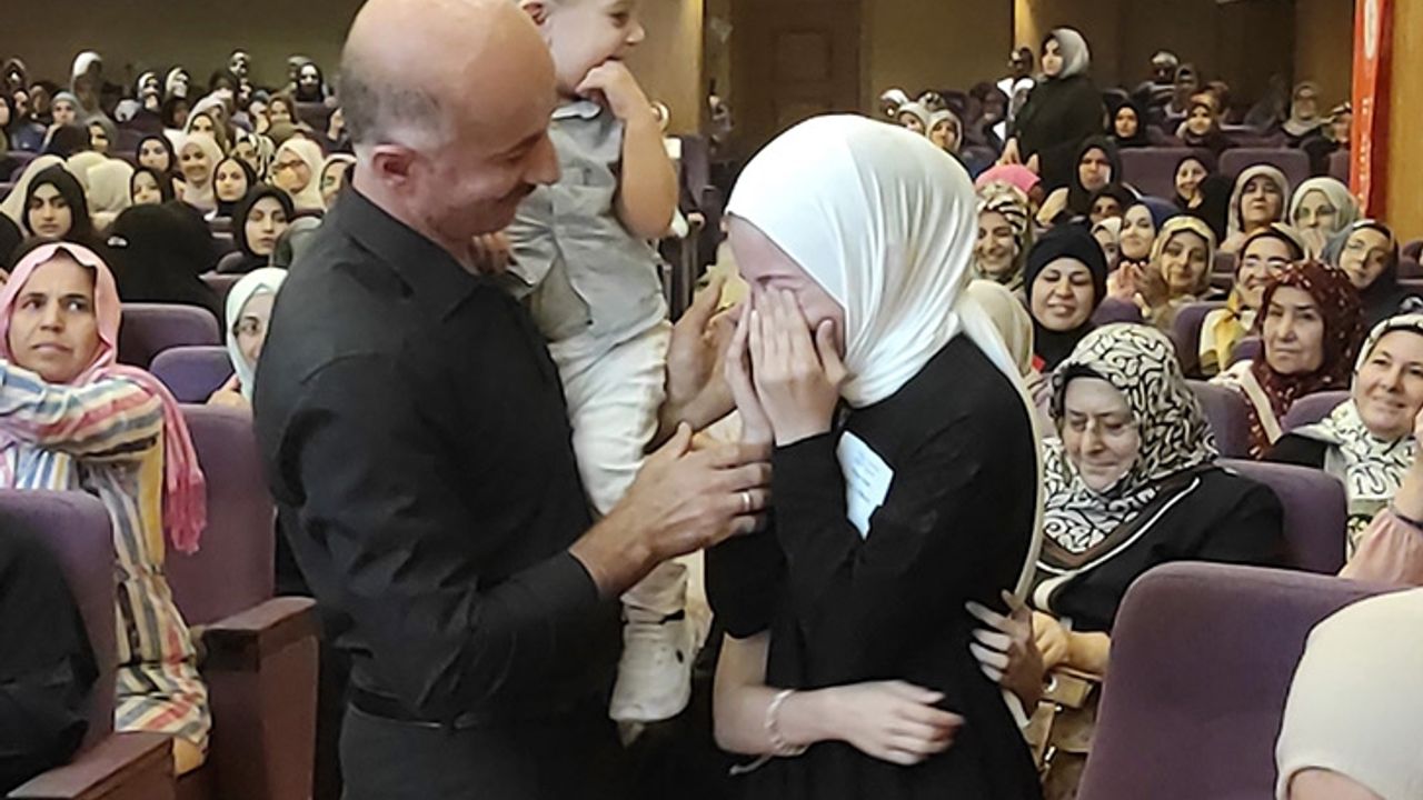 Kız Öğrenciler Arası Hafızlık Yarışması Türkiye Finali Adana'da yapıldı