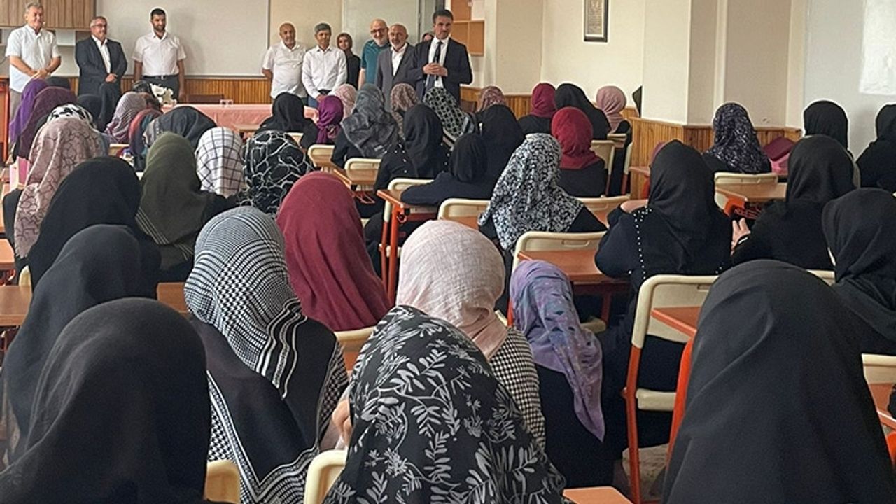 Vali Baruş, Kur'an kursu öğrencileriyle buluştu