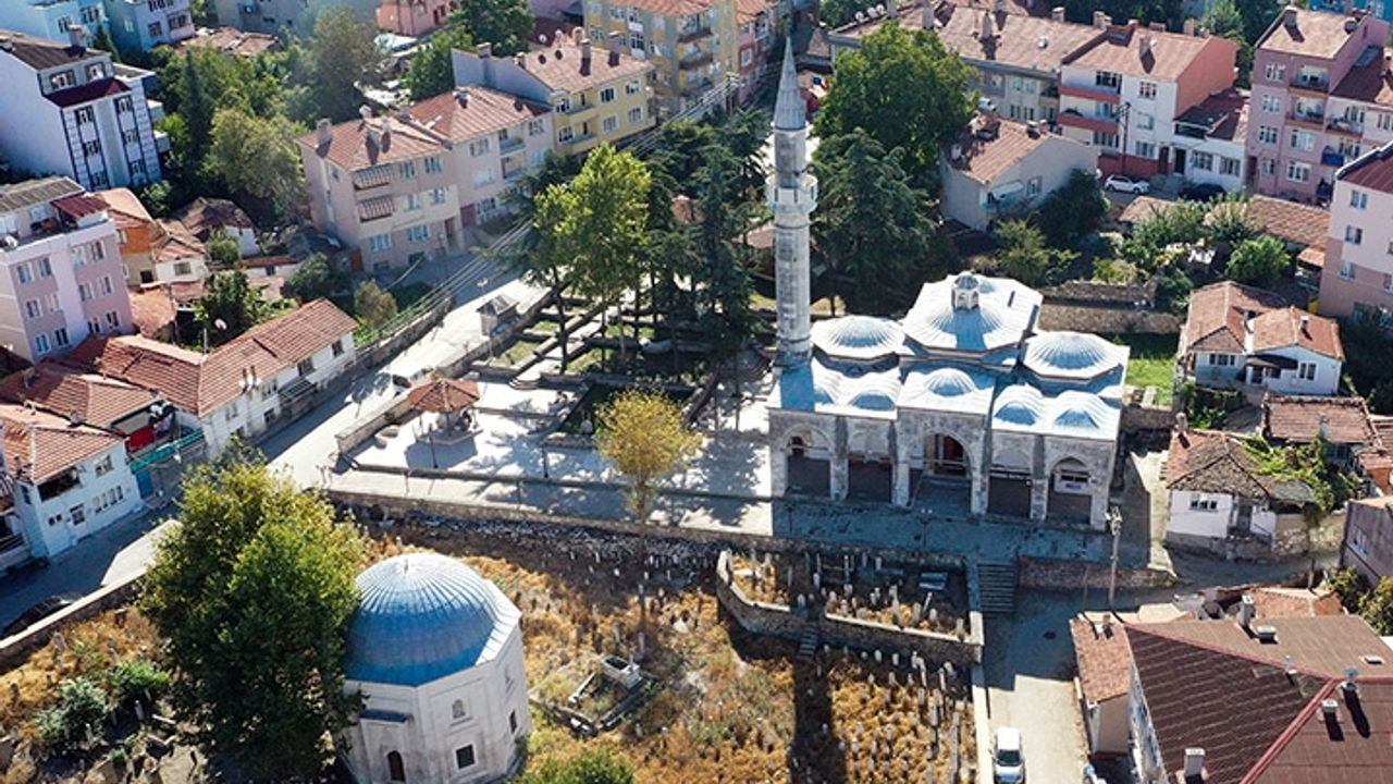 Beylerbeyi Camii zamana meydan okuyor 