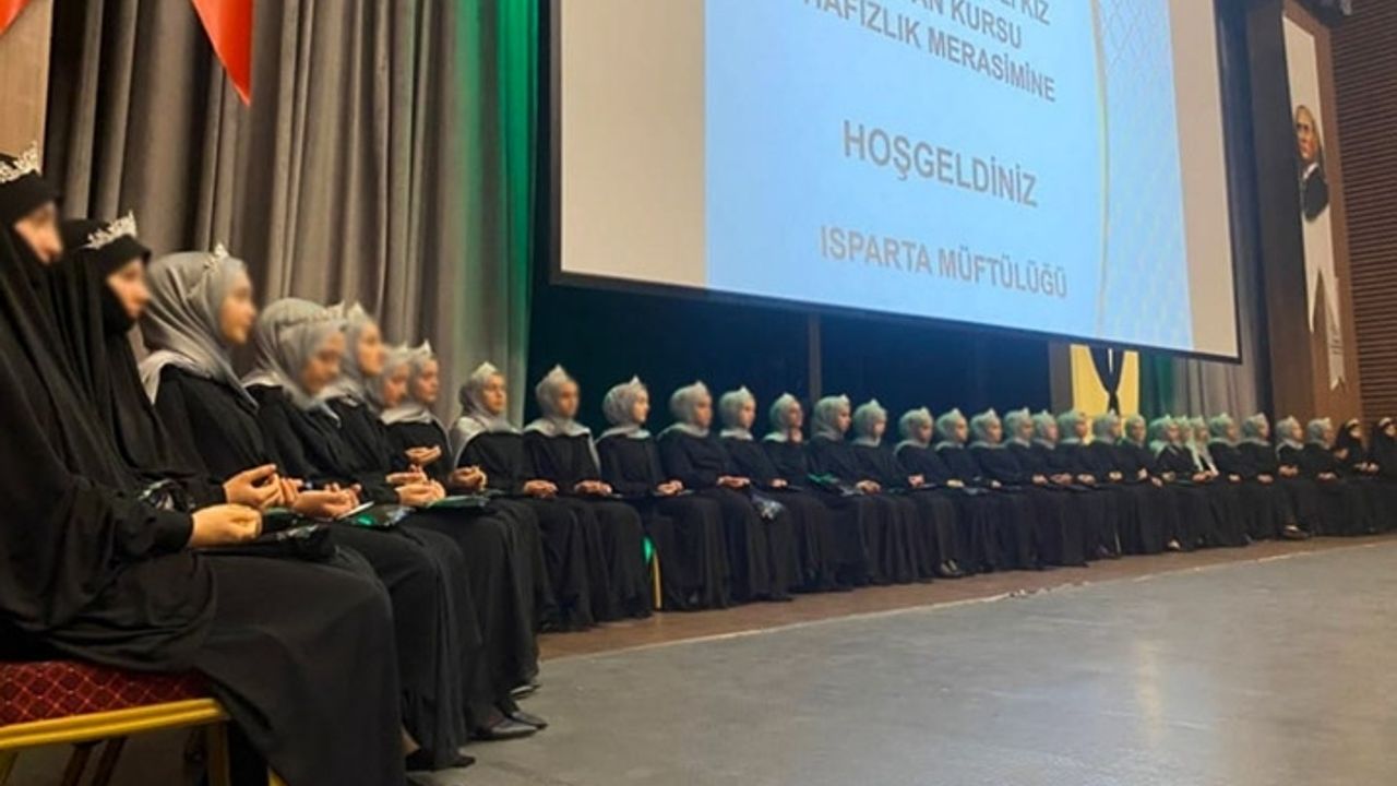 Isparta'da 34 hafız mezun oldu