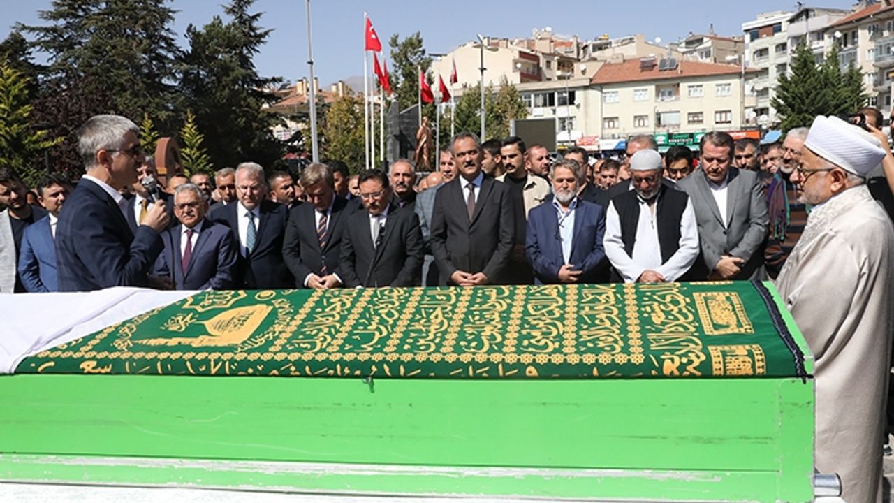 Milli Eğitim Bakan Yardımcısı Nazif Yılmaz'ın annesi ebediyete uğurlandı