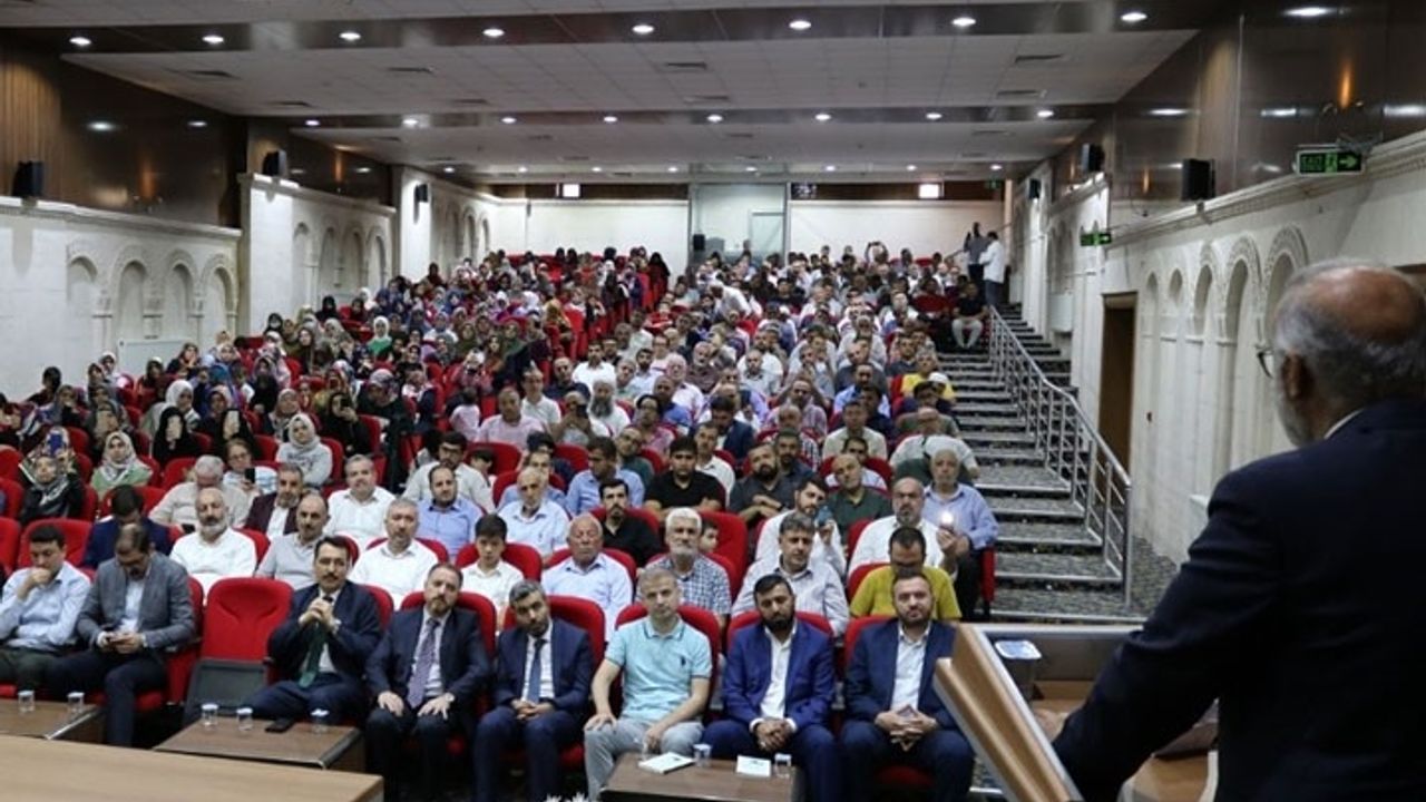 Prof. Dr. Ay: En büyük eksiklik Muhammed-i muhabbettir