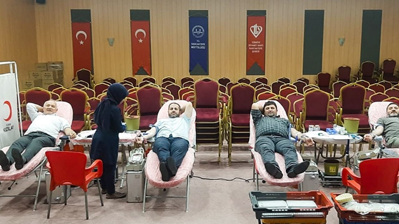Sancaktepe'de din görevlileri Kızılay'a kan bağışında bulundu
