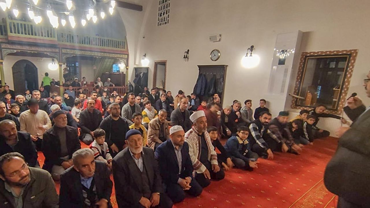 Sungurlu'da aileler camide buluşuyor