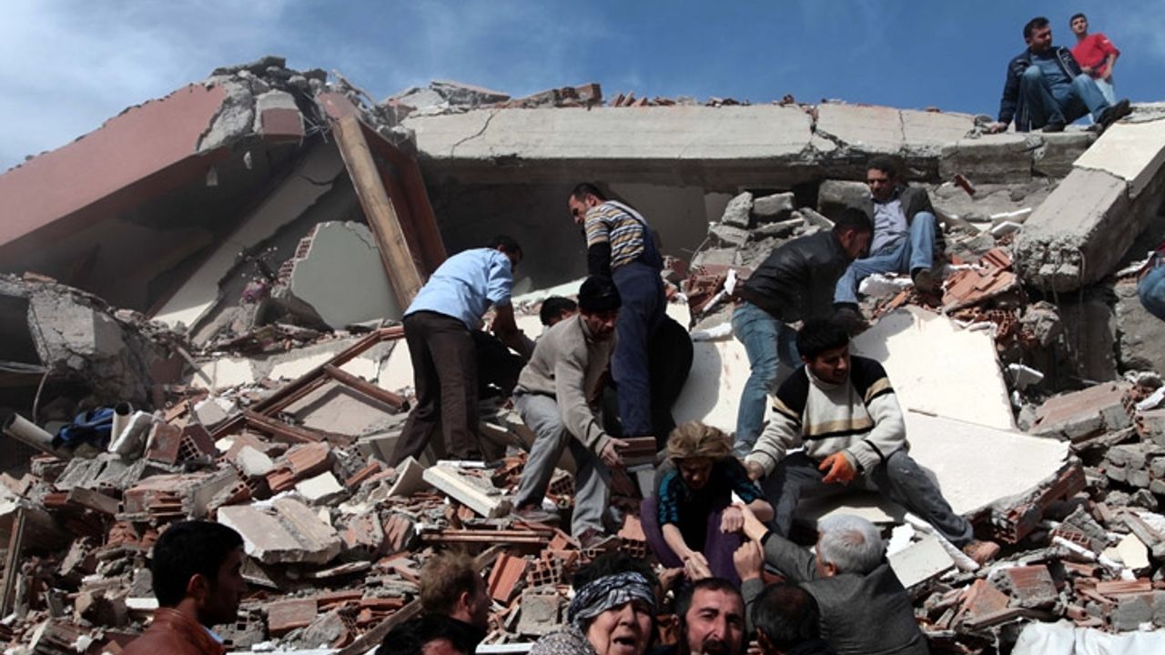 Van depreminin üzerinden 11 yıl geçti