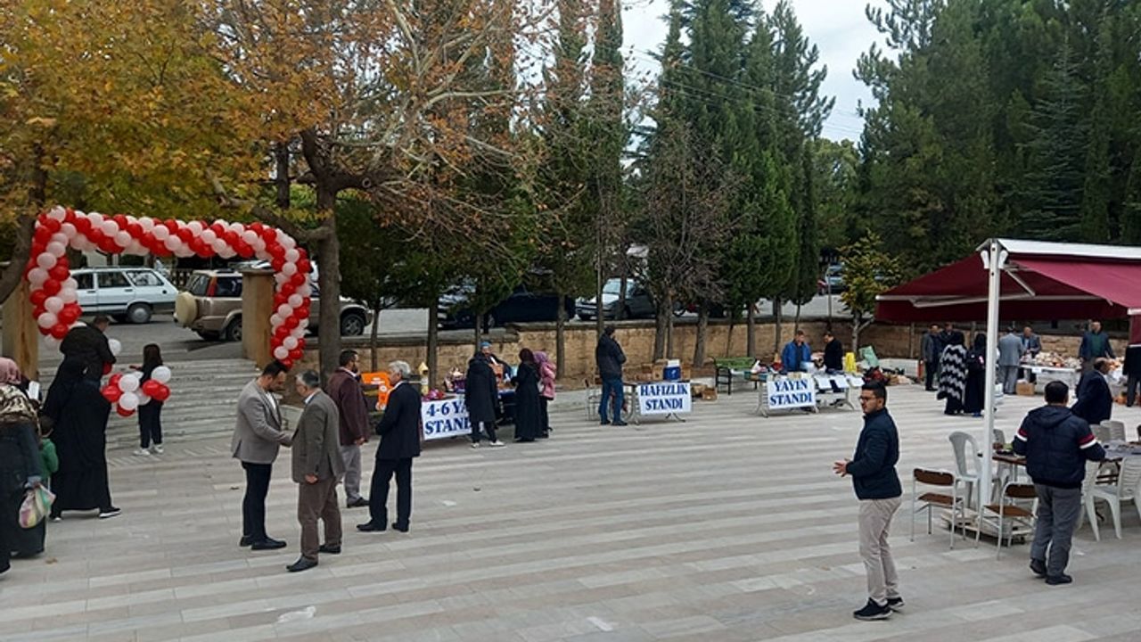Gediz'de Kur’an Kursları yararına kermes düzenledi